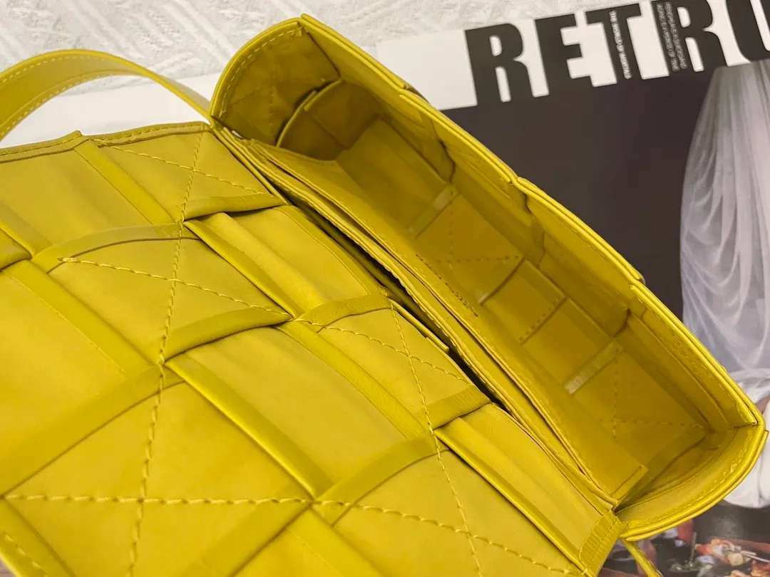 #𝐓𝐇𝐄 𝐁𝐄𝐋𝐓 𝐂𝐀𝐒𝐒𝐄𝐓𝐓𝐄 Checkered waist bag cassette has an updated version🆕The waxed cowhide material is very light and shiny, has a cool feeling, and has the same high-end touch as always. ⚠️The second-generation upgraded version has a long strap of 136cm, tall people can also wear it cross-body at will It is also suitable for boys. It is suitable for couples. It can be used as a handbag, waist bag, crossbody or shoulder bag. It’s small and exquisite, but packs a punch: 💄lipstick 🕶️sunglasses, etc.⋯pack it all! It continues the square shape of the cassette bag and does not deform after loading. It has a very concave shape! Model: 6815# S18.5x5x9.5